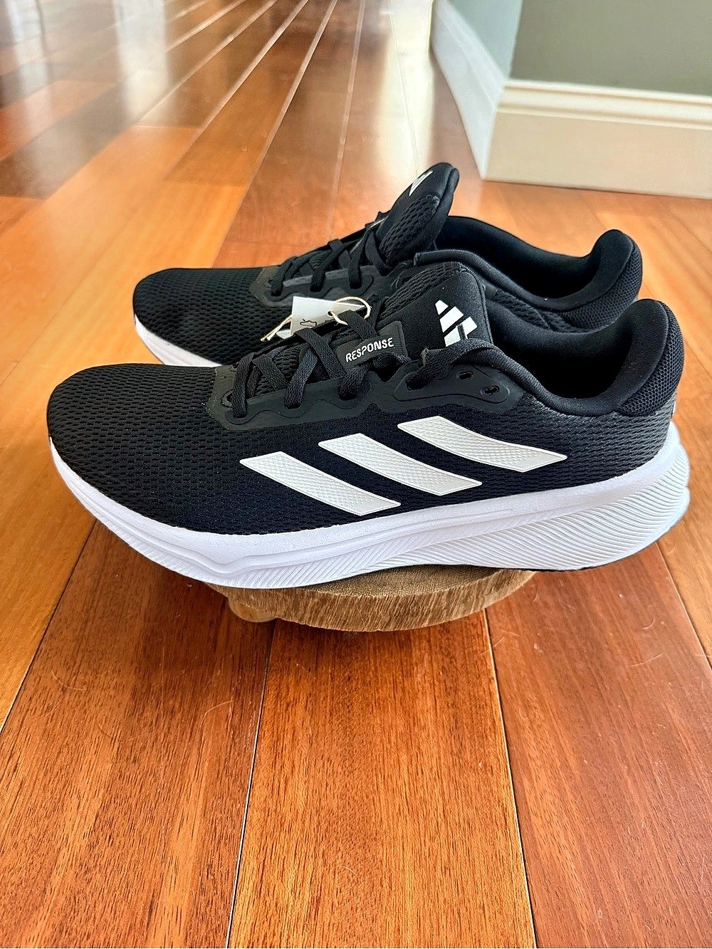 adidas Response Super Athletic Shoes Black & White US 11 NWT